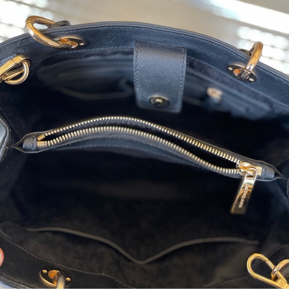 Black Michael Kors purse - Picture 6 of 9